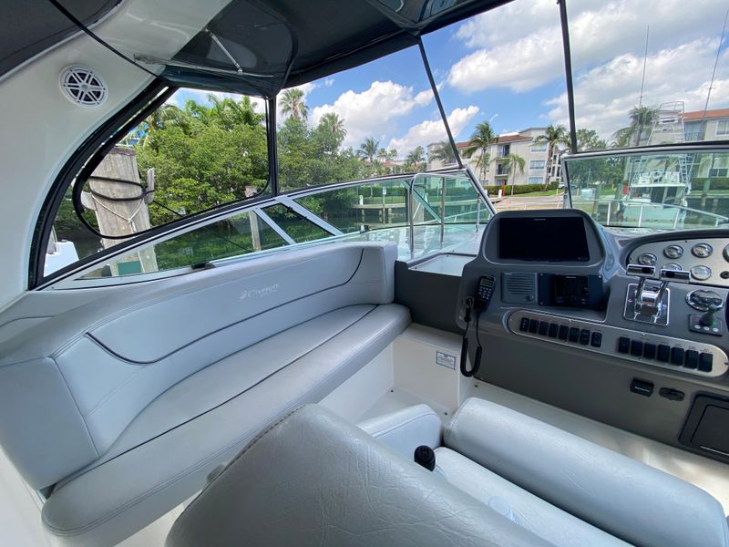 2007 Cruisers Yachts 370 Express