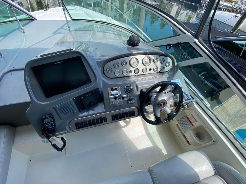 2007 Cruisers Yachts 370 Express