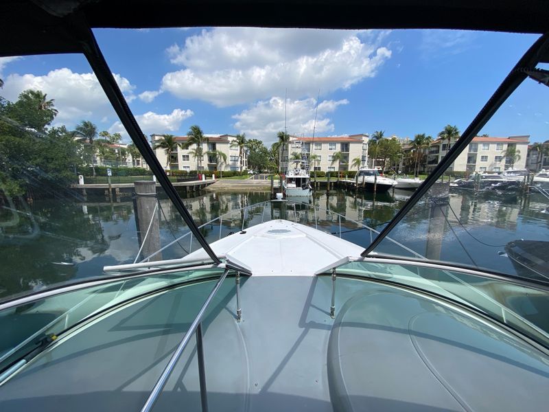 2007 Cruisers Yachts 370 Express