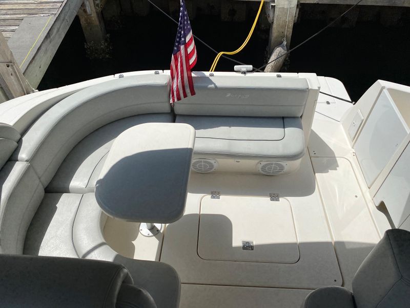 2007 Cruisers Yachts 370 Express