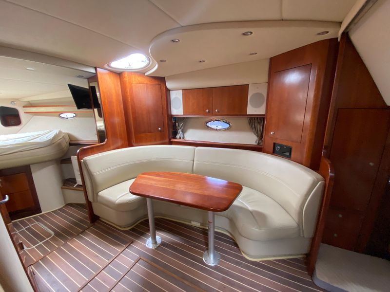 2007 Cruisers Yachts 370 Express