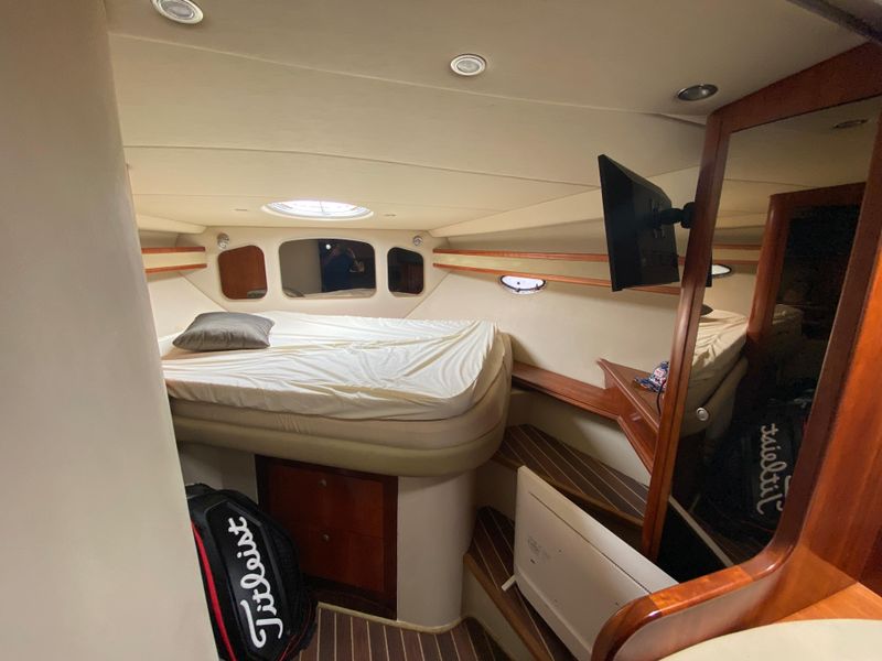 2007 Cruisers Yachts 370 Express