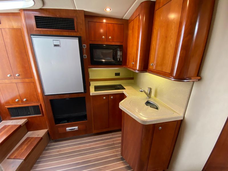 2007 Cruisers Yachts 370 Express