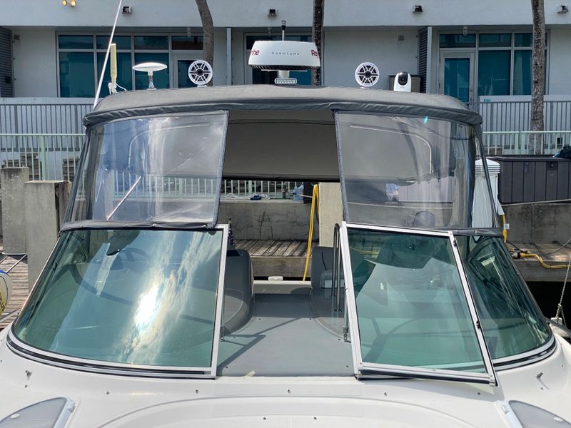 2007 Cruisers Yachts 370 Express