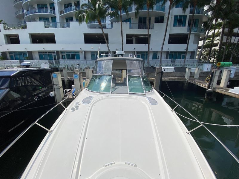 2007 Cruisers Yachts 370 Express