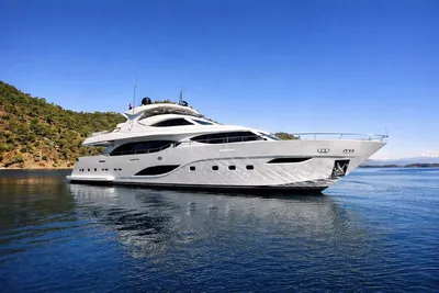 2011 Mengi Yay Raised Pilothouse