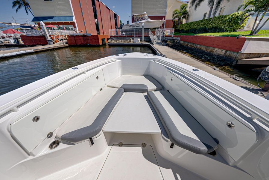 2017 Everglades 325