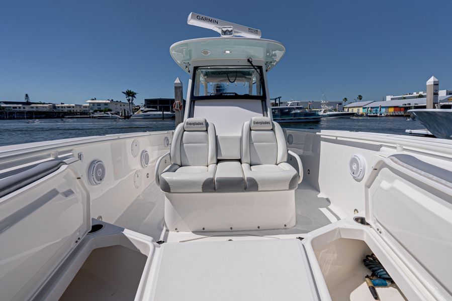 2017 Everglades 325