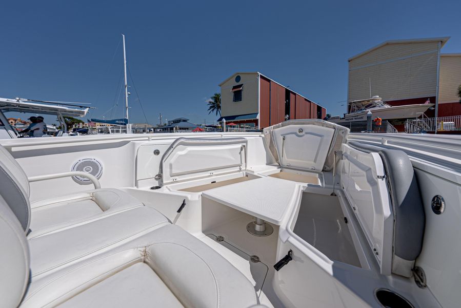 2017 Everglades 325