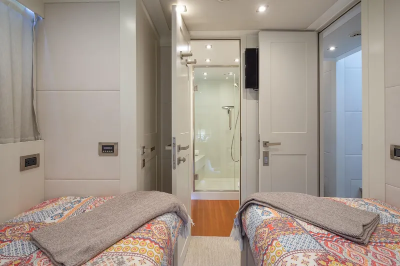 Seaseid Yacht Photos Pics Luxurious 2016 Hargrave Flybridge Motor Yacht bedroom with twin beds and ensuite bathroom.