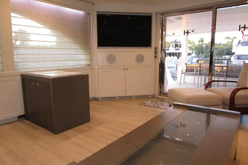 Seaseid Yacht Photos Pics Salon aft to starboard