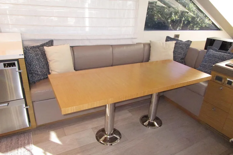 Seaseid Yacht Photos Pics Salon breakfast nook