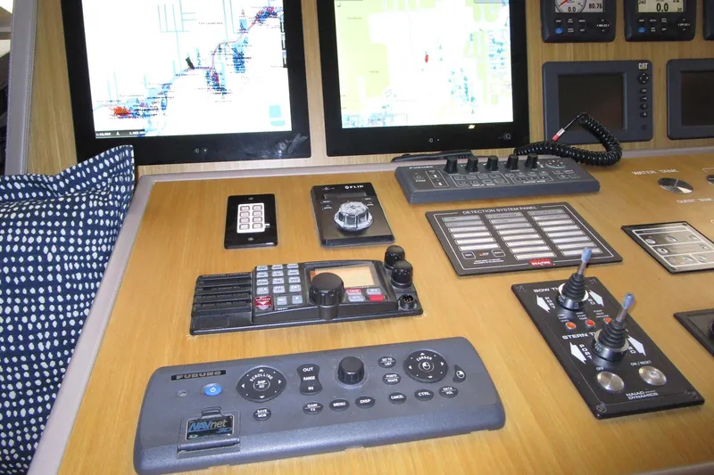 Seaseid Yacht Photos Pics Lower helm detail port