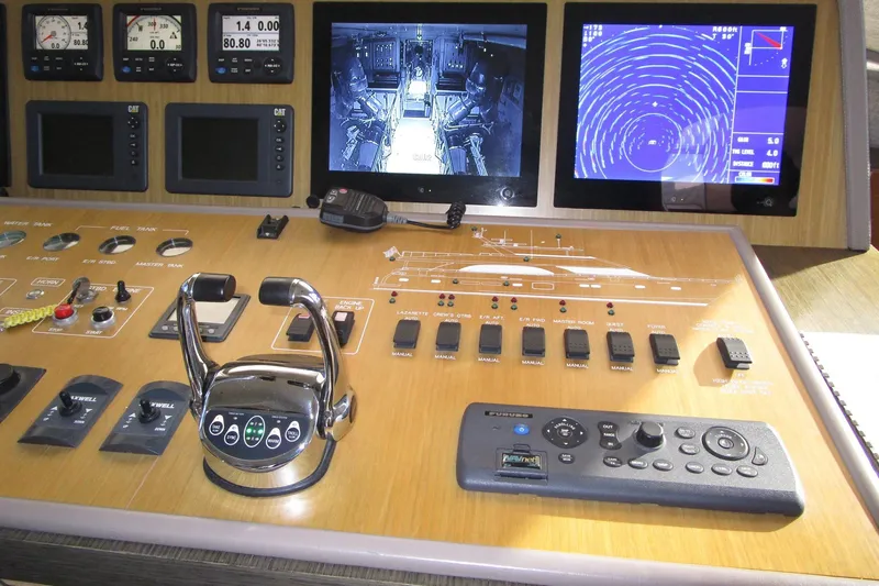 Seaseid Yacht Photos Pics Lower helm detail starboard