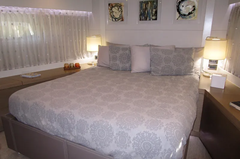 Seaseid Yacht Photos Pics Bow VIP