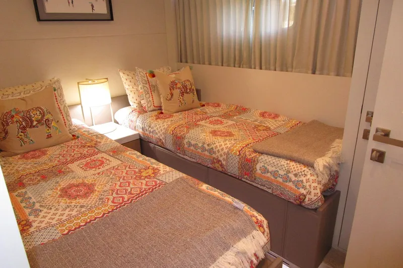 Seaseid Yacht Photos Pics Portside cabin