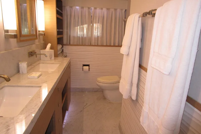 Seaseid Yacht Photos Pics Master head 2