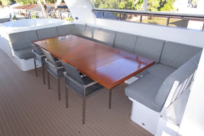 Seaseid Yacht Photos Pics Flybridge dining