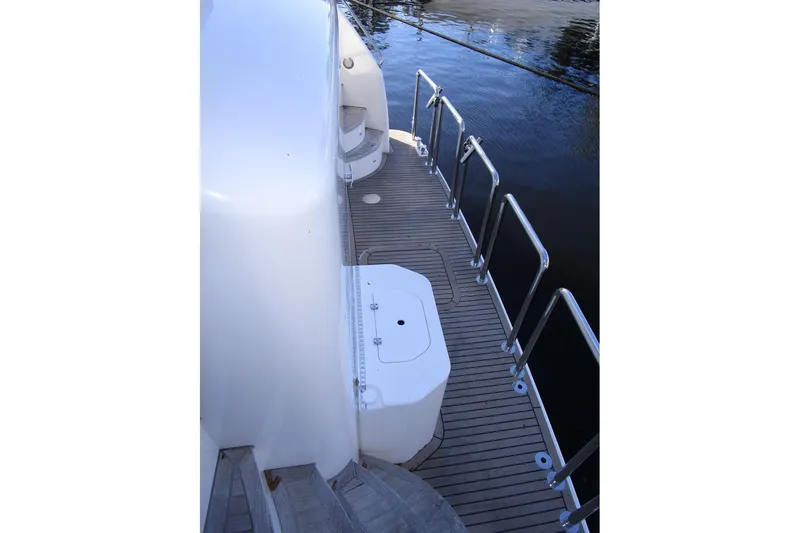 Seaseid Yacht Photos Pics Transom with livewell