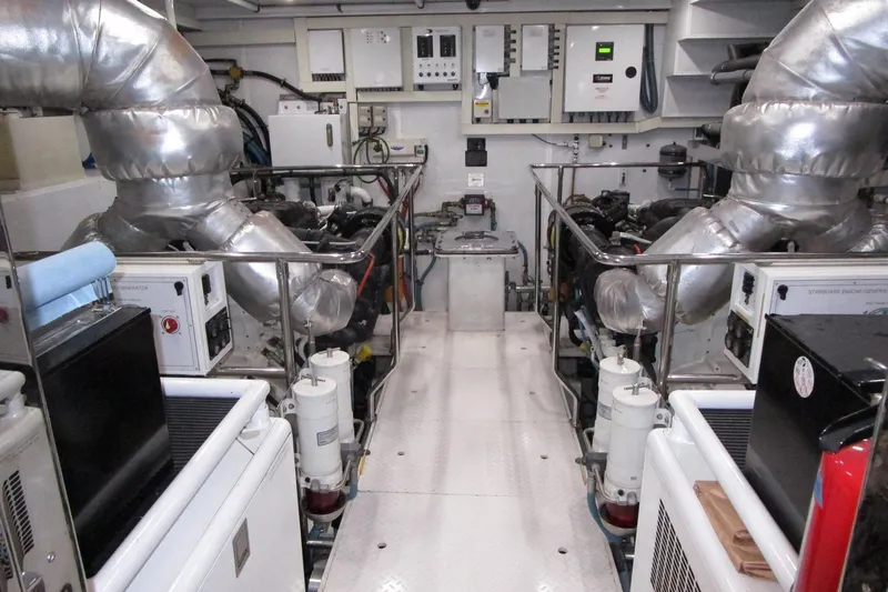 Seaseid Yacht Photos Pics Engine room looking forward