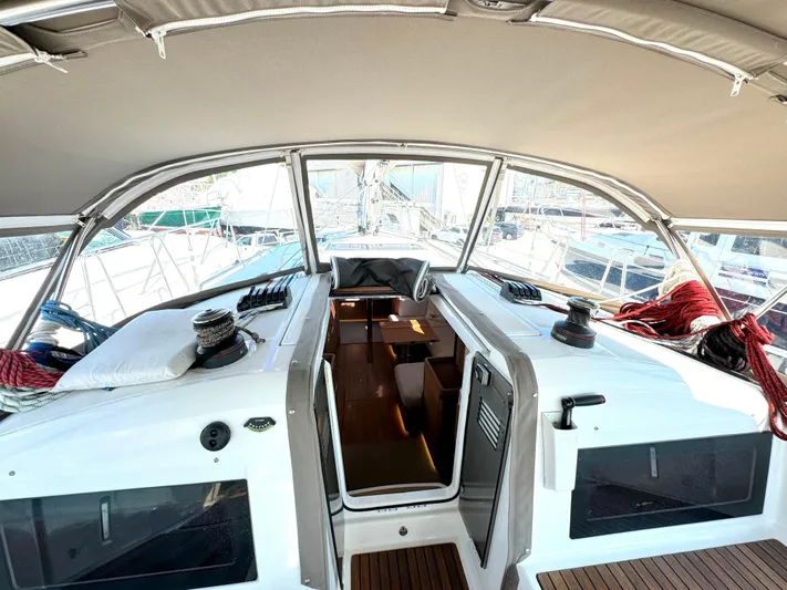 Leopolis Yacht Photos Pics Interior view of Jeanneau Sun Odyssey 440 yacht, 2019 model.