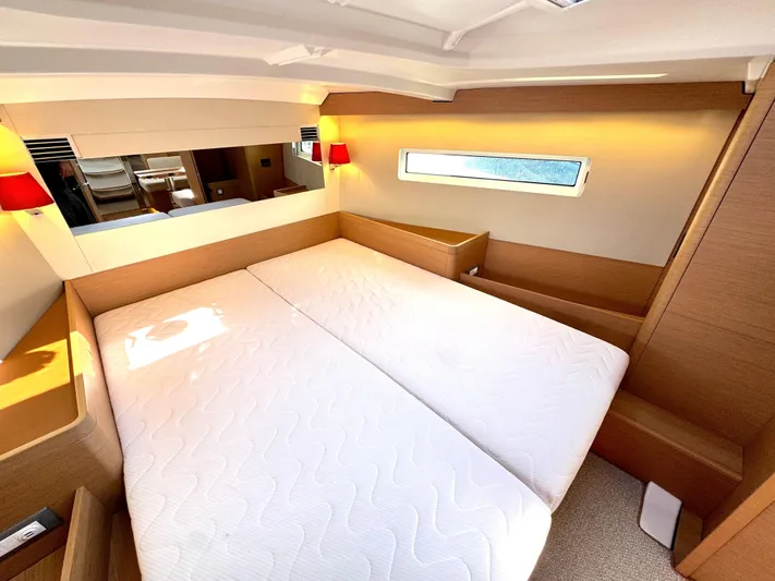 Leopolis Yacht Photos Pics Interior of Jeanneau Sun Odyssey 440, 2019, featuring a comfortable bed.