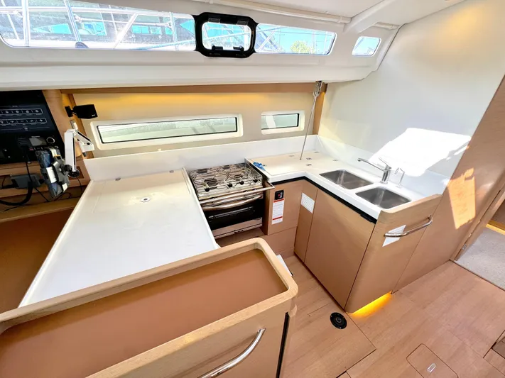 Leopolis Yacht Photos Pics 