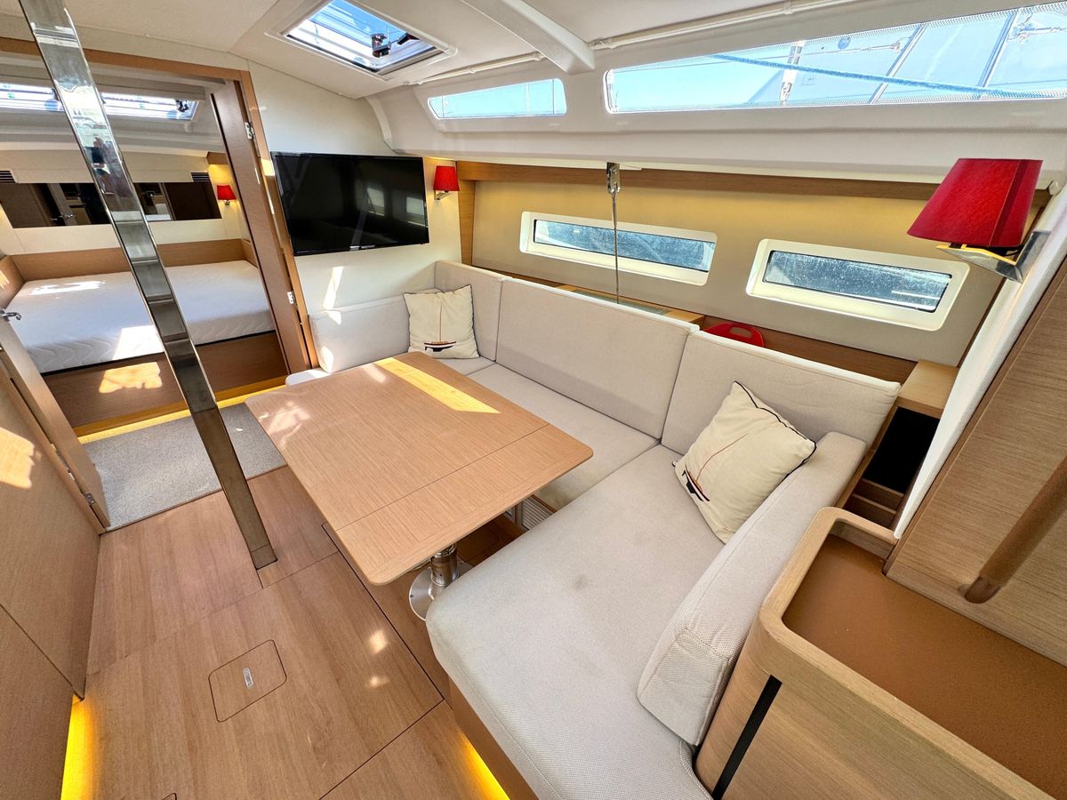 2019 Jeanneau 44 