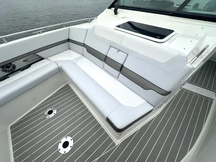  Yacht Photos Pics 2021 Formula 400 Super Sport Crossover boat interior with white and gray seating.