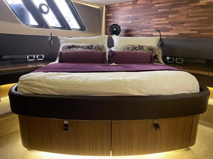 Kings' Ransom Yacht Photos Pics Luxurious bedroom interior of 2017 Sea Ray L590 Fly yacht with modern design.