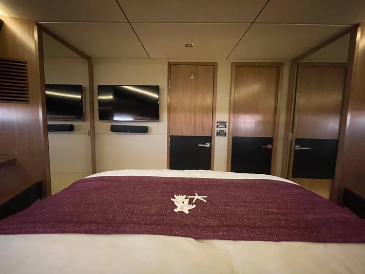 Kings' Ransom Yacht Photos Pics Luxurious bedroom interior of 2017 Sea Ray L590 Fly yacht with modern amenities.