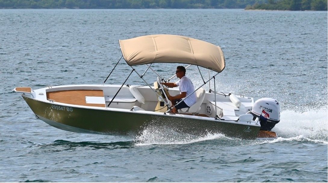 2024 Custom UNI 545 S