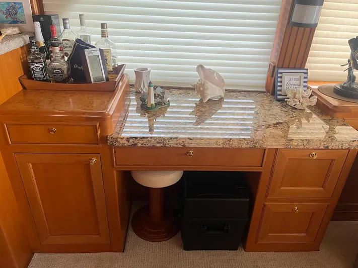 Moody Blue Yacht Photos Pics Salon - Stbd