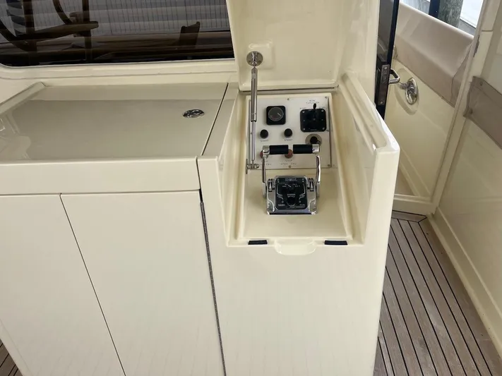 Moody Blue Yacht Photos Pics Aft Deck Controls