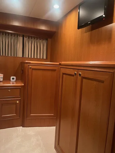 Moody Blue Yacht Photos Pics VIP Stateroom