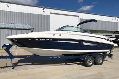 Sea Ray 240 Sundeck