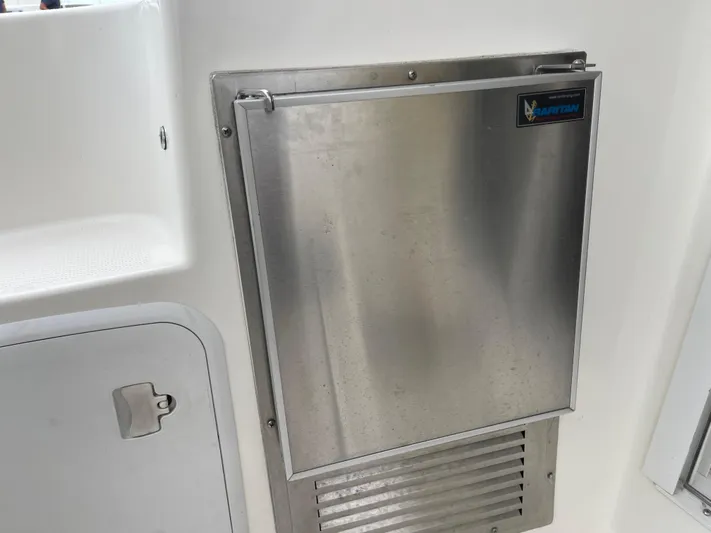 Queen Alexia Yacht Photos Pics Stainless steel panel on a 2005 Meridian 341 Sedan boat.