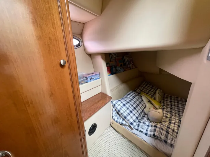 Queen Alexia Yacht Photos Pics Cozy cabin interior of 2005 Meridian 341 Sedan with plaid bedding and wooden accents.