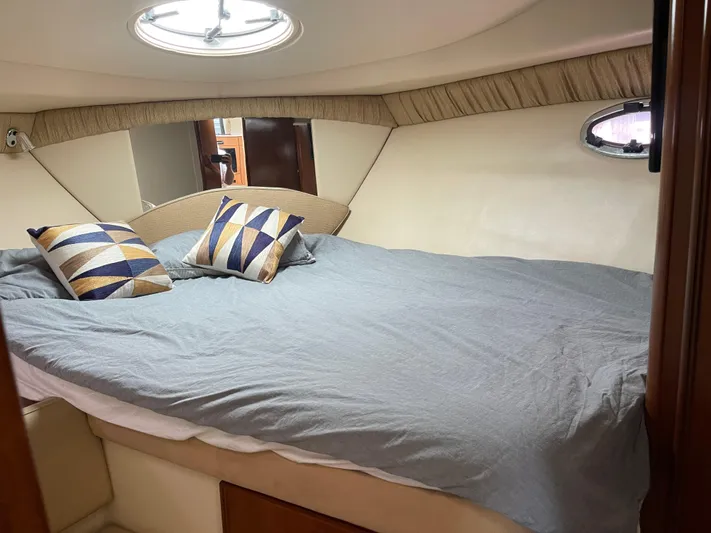 Queen Alexia Yacht Photos Pics Cozy bedroom in 2005 Meridian 341 Sedan yacht with stylish pillows and natural light.