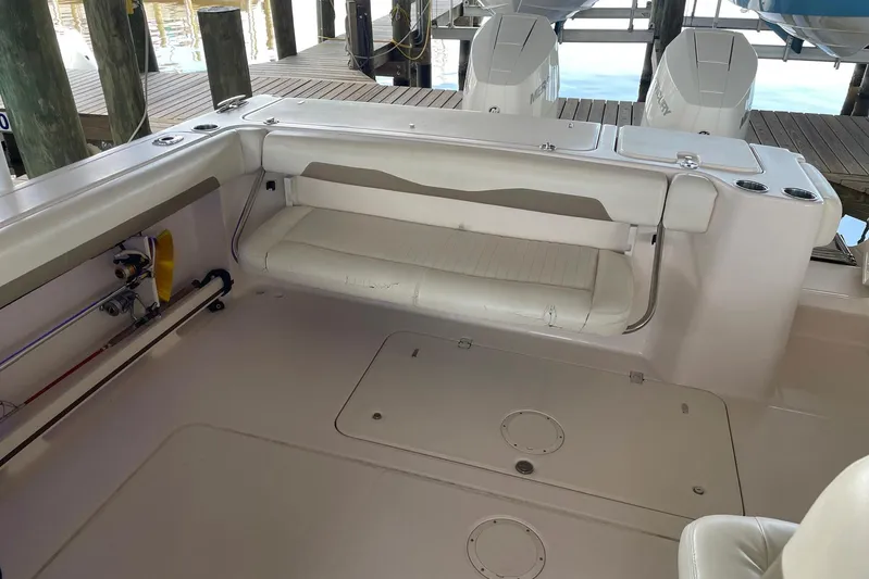  Yacht Photos Pics 2014 Grady-White Freedom 335 boat interior with seating and fishing rod holders.