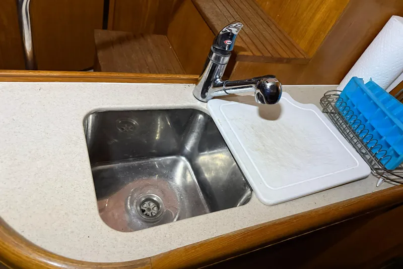 Wind D Yacht Photos Pics Stainless steel sink and faucet in 2005 Hunter 46LE yacht kitchen.