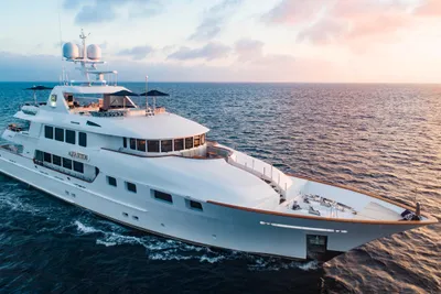 Trinity Yachts Trinity 142 Tri-Deck MY
