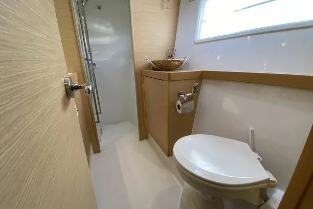 Seafox 1 Yacht Photos Pics Modern bathroom in 2015 Lagoon 400 S2 yacht with shower and toilet.