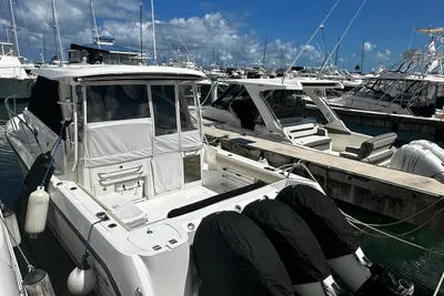 Boston Whaler 345 Conquest