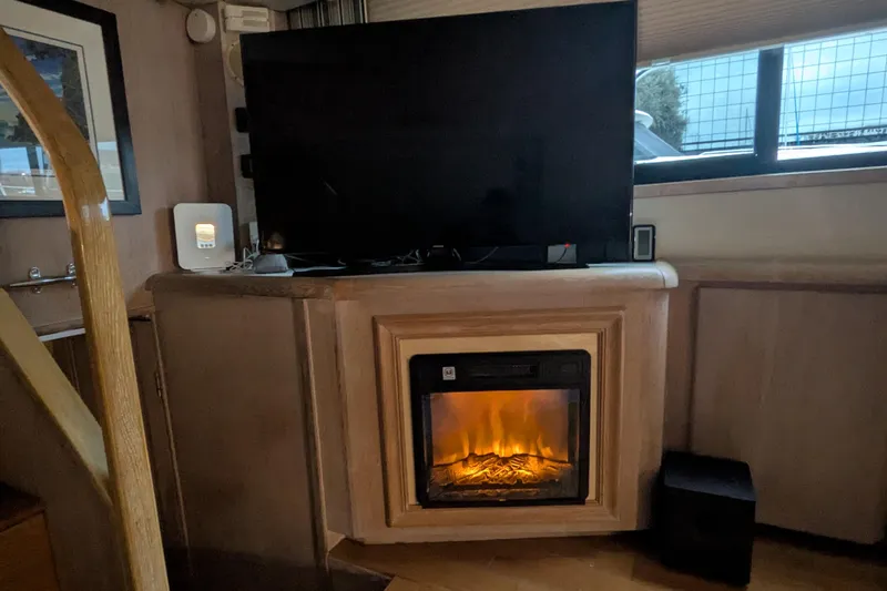 La Vie Dansante Yacht Photos Pics Interior of 1991 Californian 55 Cockpit Motor Yacht with TV and electric fireplace.