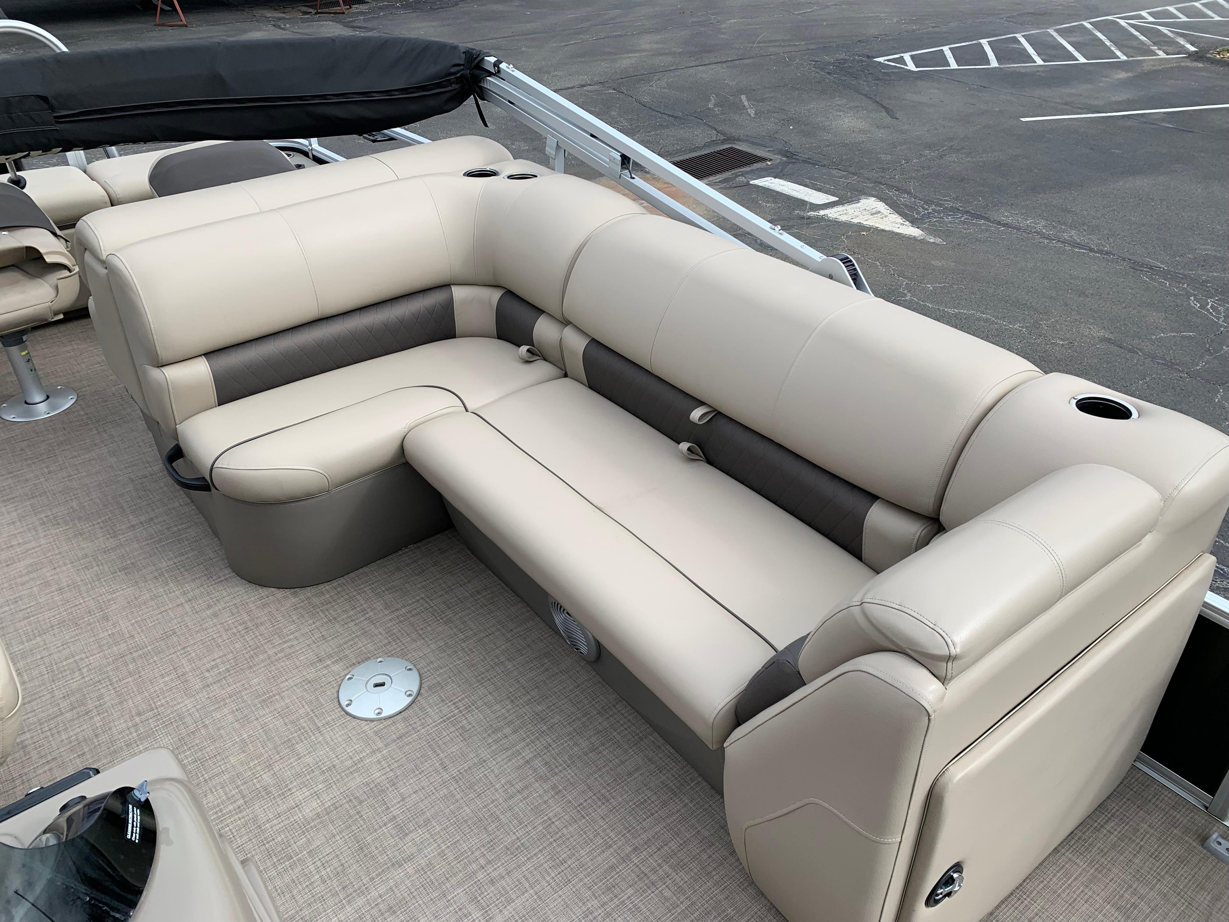  Sun Tracker Pontoon Seats