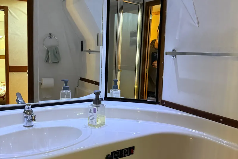 Sea Wolf Yacht Photos Pics Bathroom interior of 1994 Bayliner 4788 Pilot House Motoryacht with sink and mirror.