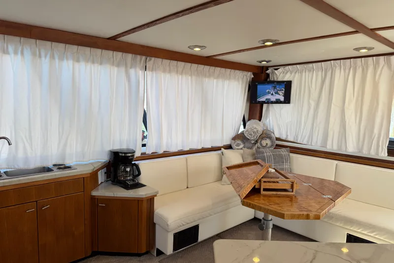 Sea Wolf Yacht Photos Pics Interior of 1994 Bayliner 4788 Pilot House Motoryacht with cozy seating and kitchenette.