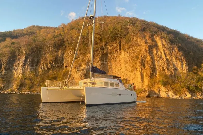 Alego Yacht Photos Pics lagoon 380 