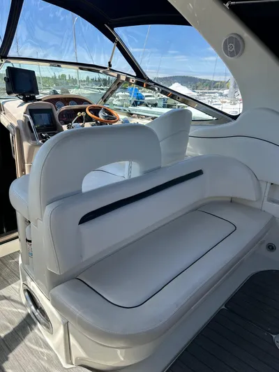  Yacht Photos Pics 2004 Sea Ray 360 Sundancer cockpit with white seating and navigation equipment.